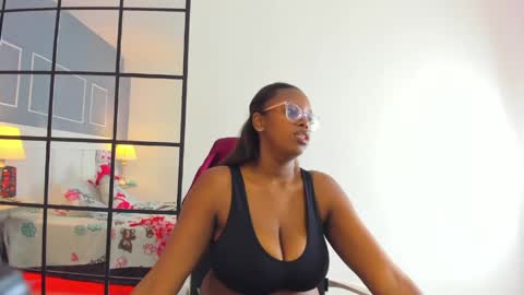 Snapshot of _miss_khaleesi_ chatting on 05.18.26 _miss_khaleesi_ online show from 05.18.26