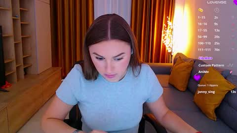 Snapshot of _miss_mia chatting on 11.06.25 Mia online show from 11.06.25