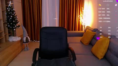 Snapshot of _miss_mia chatting on 12.15.25 Mia online show from 12.15.25