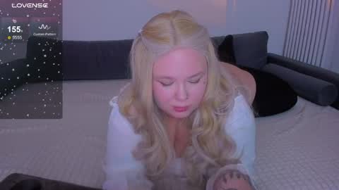 Snapshot of _ms_evien_ chatting on 04.10.26 your Eva online show from 04.10.26