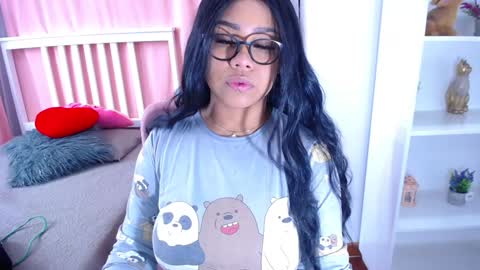 nahomi  online show from 01.22.25