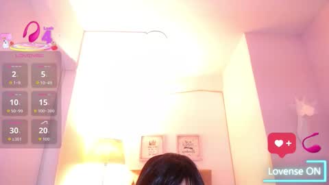 nahomi  online show from 11.11.25