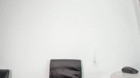 Snapshot of _naomi_fox chatting on 02.02.25 shantall online show from 02.02.25