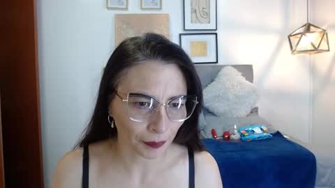 Snapshot of _naomi_s chatting on 09.18.25 _naomi_s online show from 09.18.25