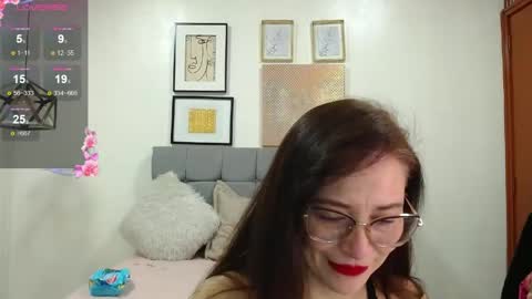 Snapshot of _naomi_s chatting on 05.19.26 _naomi_s online show from 05.19.26