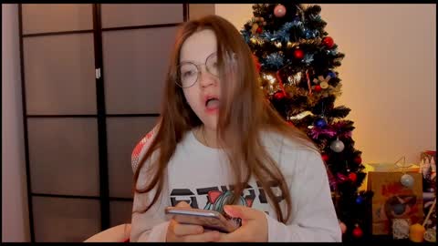 Snapshot of _nemalkovamia chatting on 12.31.24 Mia with a big heart online show from 12.31.24