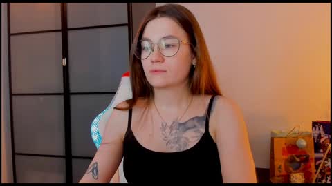 Snapshot of _nemalkovamia chatting on 01.06.25 Mia with a big heart online show from 01.06.25