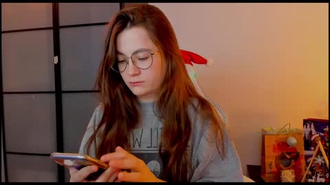 Snapshot of _nemalkovamia chatting on 01.12.25 Mia with a big heart online show from 01.12.25