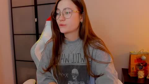 Snapshot of _nemalkovamia chatting on 01.12.25 Mia with a big heart online show from 01.12.25