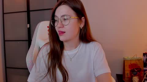 Snapshot of _nemalkovamia chatting on 01.18.25 Mia with a big heart online show from 01.18.25