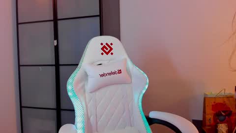 Snapshot of _nemalkovamia chatting on 01.27.25 Mia with a big heart online show from 01.27.25