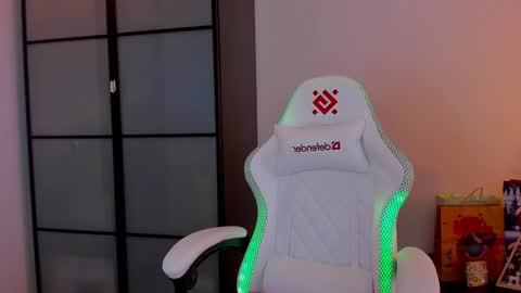 Snapshot of _nemalkovamia chatting on 01.27.25 Mia with a big heart online show from 01.27.25