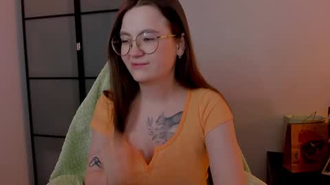 Snapshot of _nemalkovamia chatting on 02.08.25 Mia with a big heart online show from 02.08.25