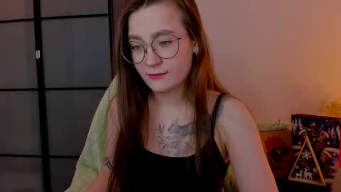 Snapshot of _nemalkovamia chatting on 02.12.25 Mia with a big heart online show from 02.12.25