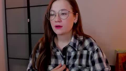 Snapshot of _nemalkovamia chatting on 02.15.25 Mia with a big heart online show from 02.15.25