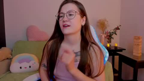 Snapshot of _nemalkovamia chatting on 02.19.25 Mia with a big heart online show from 02.19.25