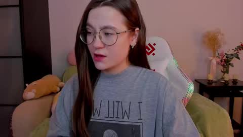 Snapshot of _nemalkovamia chatting on 02.23.25 Mia with a big heart online show from 02.23.25