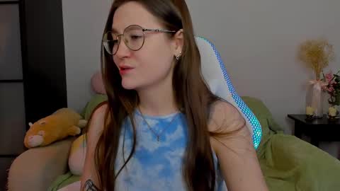 Snapshot of _nemalkovamia chatting on 02.24.25 Mia with a big heart online show from 02.24.25