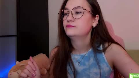 Snapshot of _nemalkovamia chatting on 03.12.25 Mia with a big heart online show from 03.12.25