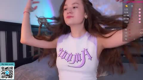 Snapshot of _nemalkovamia chatting on 09.14.25 Mia with a big heart online show from 09.14.25