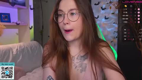 Snapshot of _nemalkovamia chatting on 10.29.25 Mia with a big heart online show from 10.29.25