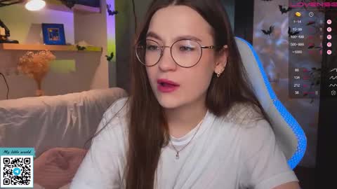 Snapshot of _nemalkovamia chatting on 11.12.25 Mia with a big heart online show from 11.12.25