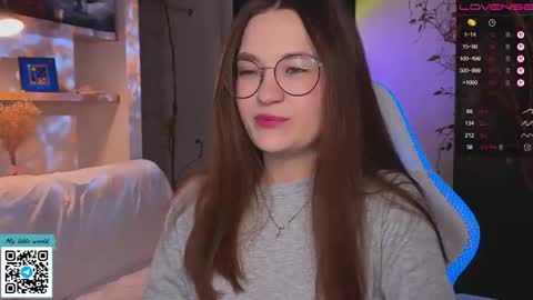 Snapshot of _nemalkovamia chatting on 11.23.25 Mia with a big heart online show from 11.23.25