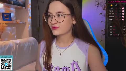 Snapshot of _nemalkovamia chatting on 11.24.25 Mia with a big heart online show from 11.24.25