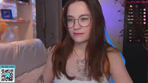 Snapshot of _nemalkovamia chatting on 11.27.25 Mia with a big heart online show from 11.27.25