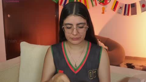 NiniHelp me by giving my show a thumbs up online show from 06.18.26