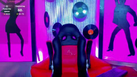 Nicky  Please help me with your thumbs up its importan online show from 02.25.26