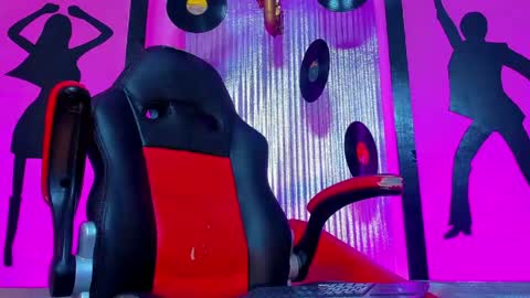 Nicky  Please help me with your thumbs up its importan online show from 04.16.26