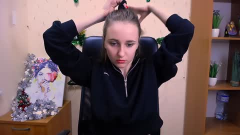 Snapshot of _nicole_new chatting on 12.22.24 Nica online show from 12.22.24