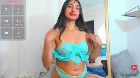 Snapshot of _orquidea_ chatting on 10.22.25 Orquidea online show from 10.22.25