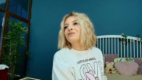 Snapshot of _parishill chatting on 11.16.25 Alisa online show from 11.16.25