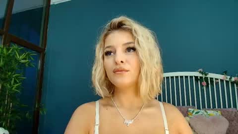 Snapshot of _parishill chatting on 11.17.25 Alisa online show from 11.17.25