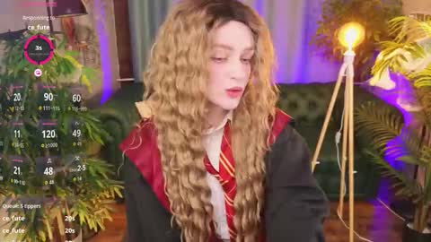 Snapshot of _pink_wassabi_ chatting on 10.31.25 Maisie online show from 10.31.25