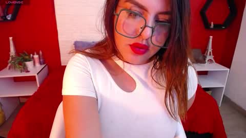 Snapshot of _poison_sweet chatting on 01.05.26 Laura online show from 01.05.26