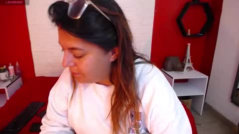 Snapshot of _poison_sweet chatting on 01.12.26 Laura online show from 01.12.26