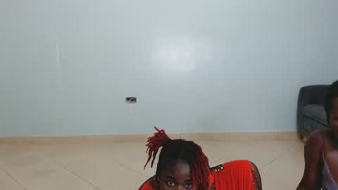 Snapshot of _prettyred chatting on 10.02.25 _prettyred online show from 10.02.25