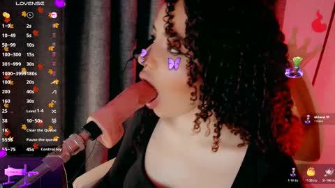 Snapshot of _queen_deepthroat_ chatting on 10.28.25 Kate evhans online show from 10.28.25