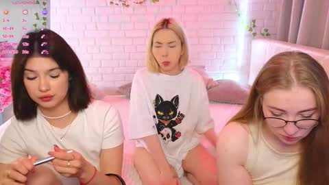 Merlizz Eva Jane Mila Nicole  left to right  online show from 10.10.25