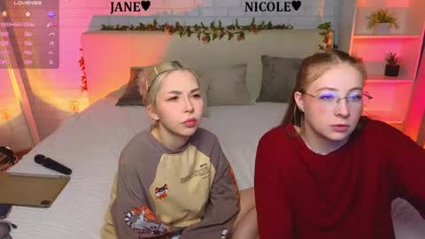 Snapshot of _ramune_ chatting on 04.28.26 Merlizz Eva Jane Mila Nicole left to right online show from 04.28.26