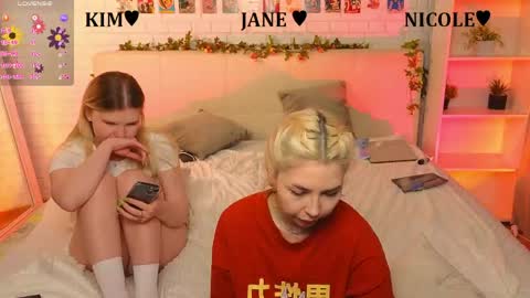Snapshot of _ramune_ chatting on 05.27.26 Merlizz Eva Jane Mila Nicole left to right online show from 05.27.26