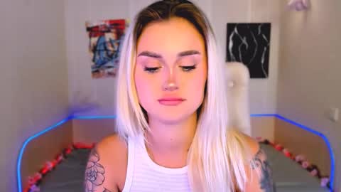 Snapshot of _ravena chatting on 10.03.25 _ravena online show from 10.03.25