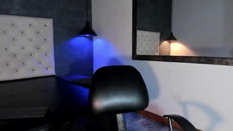 Snapshot of _realwav chatting on 12.19.25 wav online show from 12.19.25