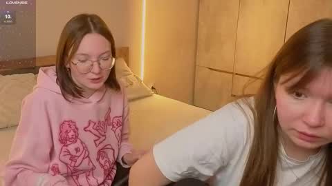 Snapshot of _reverse_gang_ chatting on 10.28.25 LISSAPVT IS OPEN online show from 10.28.25