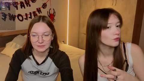 Snapshot of _reverse_gang_ chatting on 10.29.25 LISSAPVT IS OPEN online show from 10.29.25