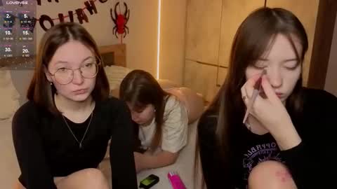 Snapshot of _reverse_gang_ chatting on 10.30.25 LISSAPVT IS OPEN online show from 10.30.25