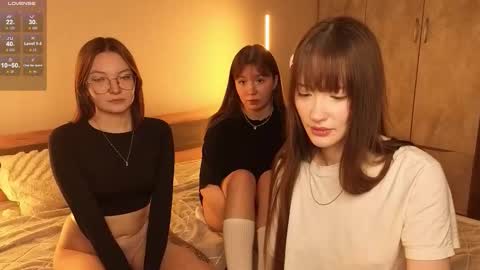 Snapshot of _reverse_gang_ chatting on 11.15.25 LISSAPVT IS OPEN online show from 11.15.25